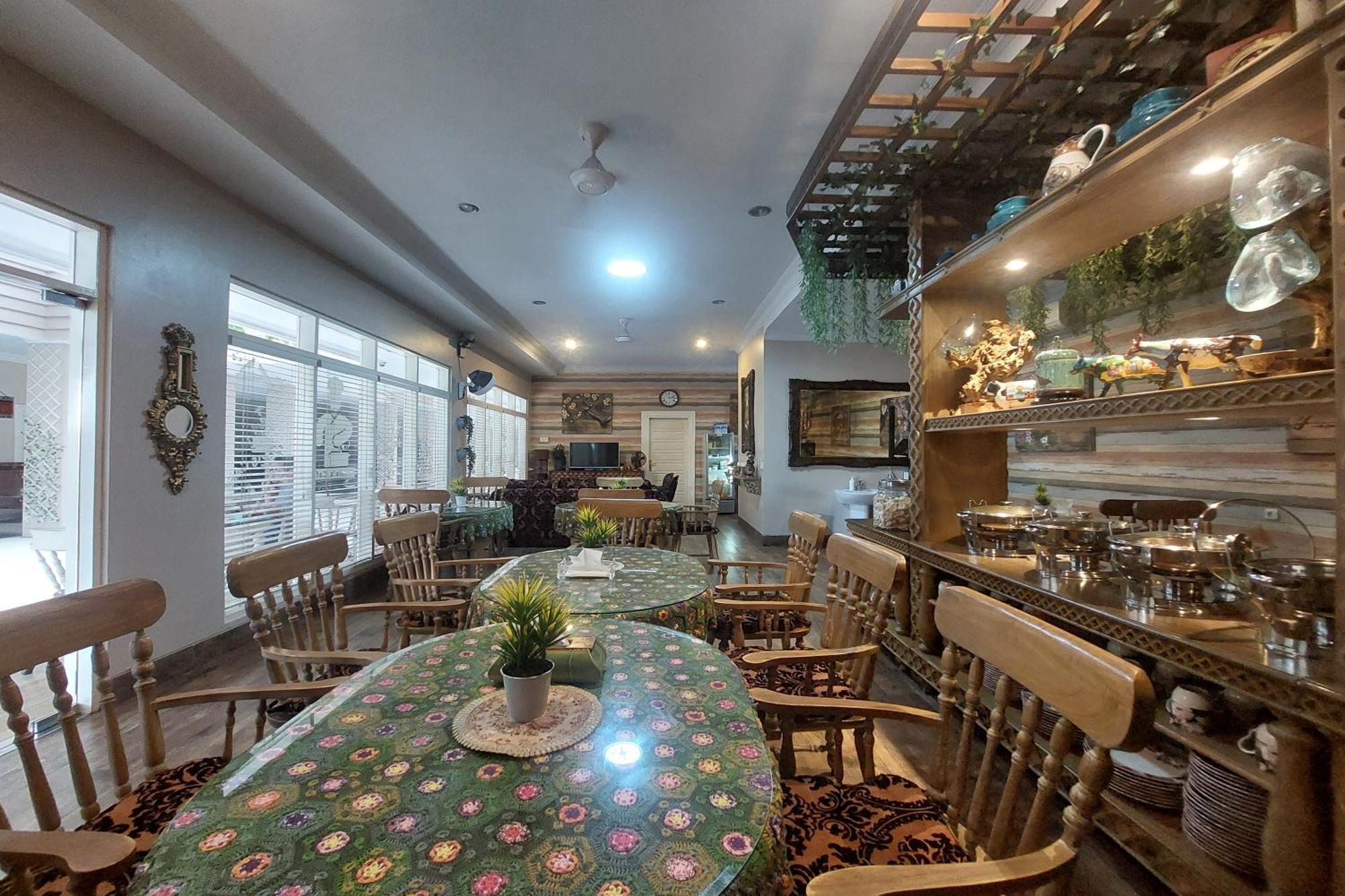 Nonie'S Huis Hotel Medan Buitenkant foto
