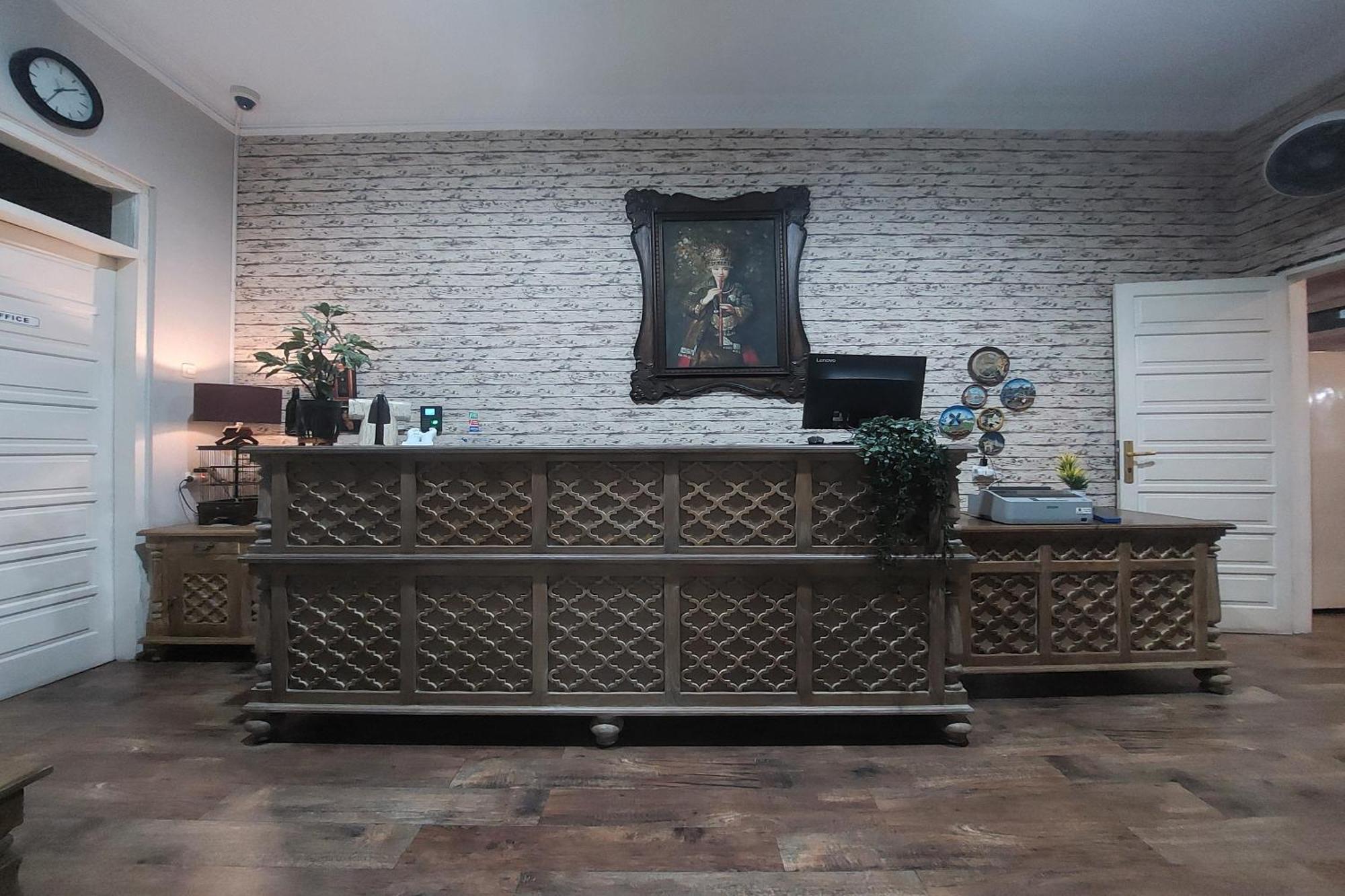 Nonie'S Huis Hotel Medan Buitenkant foto