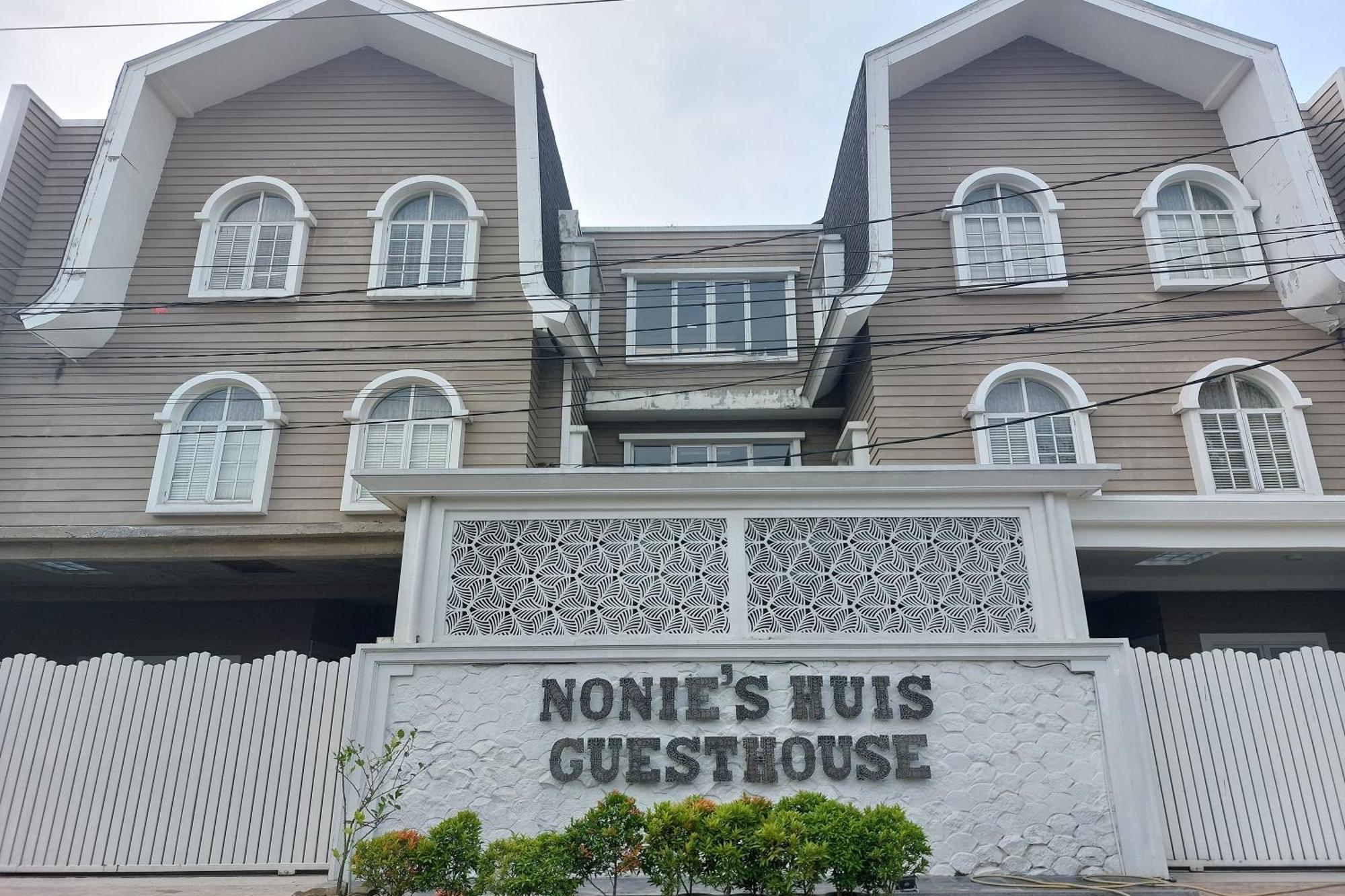 Nonie'S Huis Hotel Medan Buitenkant foto