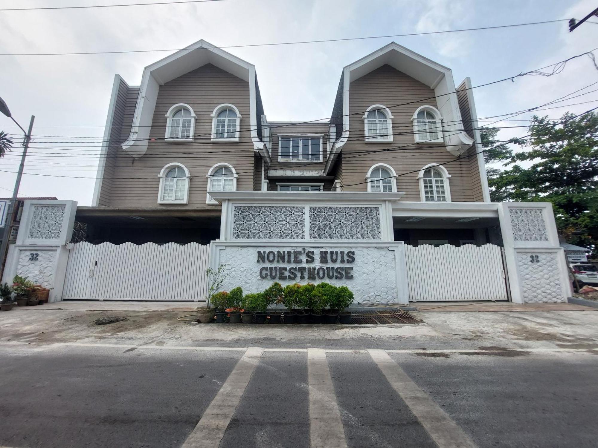 Nonie'S Huis Hotel Medan Buitenkant foto